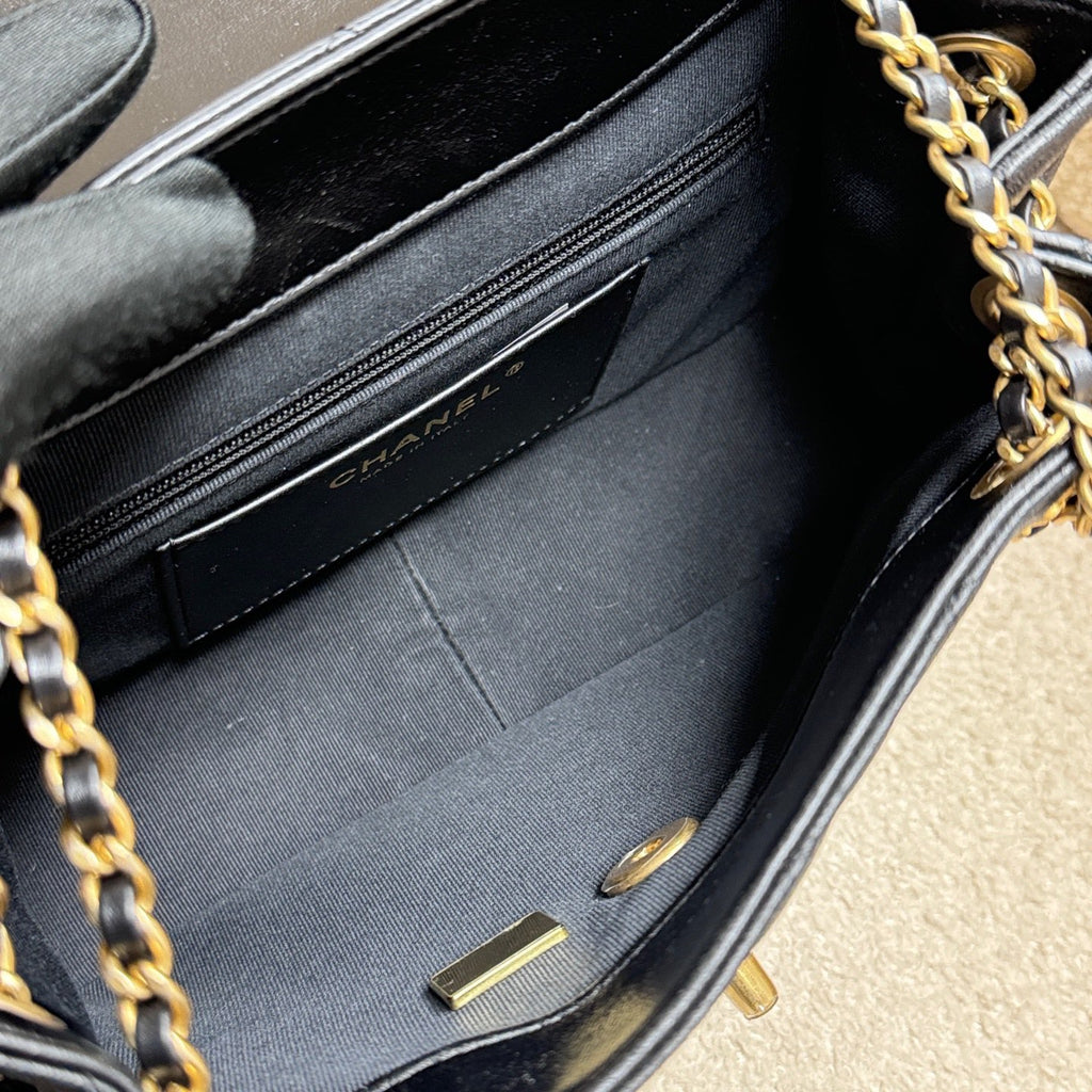 Chanel 24p hobo