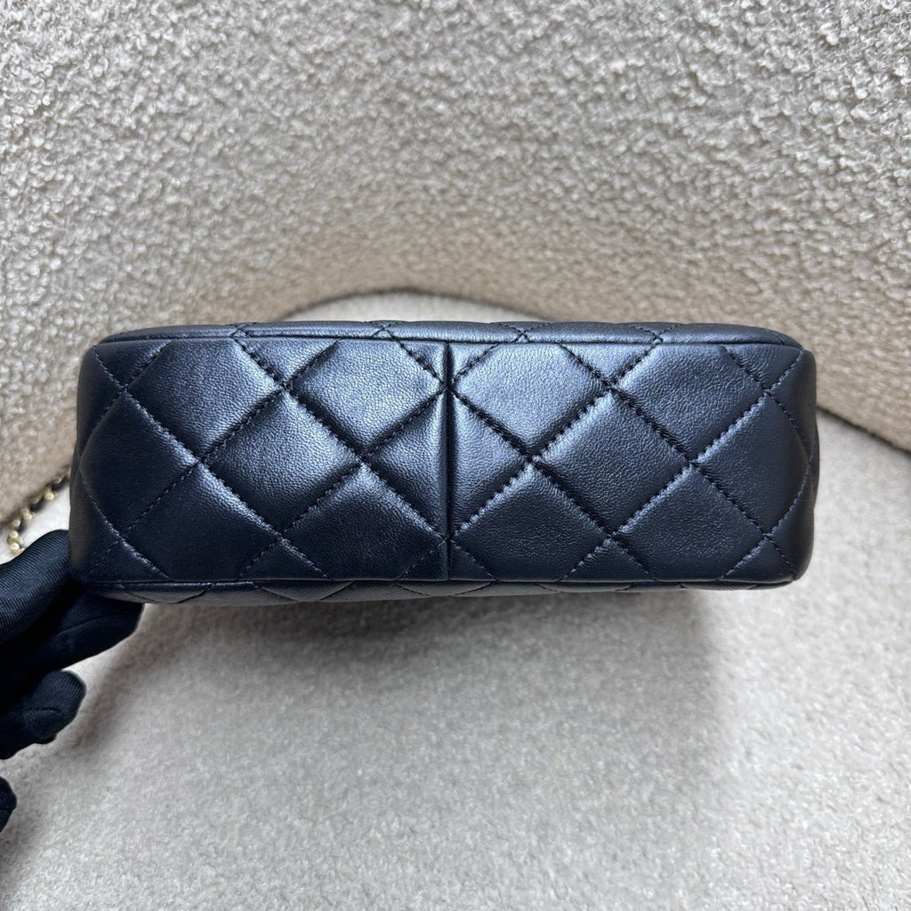 Chanel 24p hobo