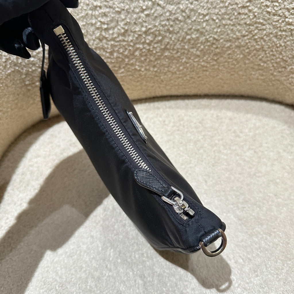Prada Re-Edition 2005 Hobo