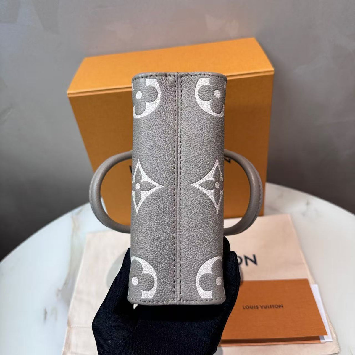 Lv Onthego bb