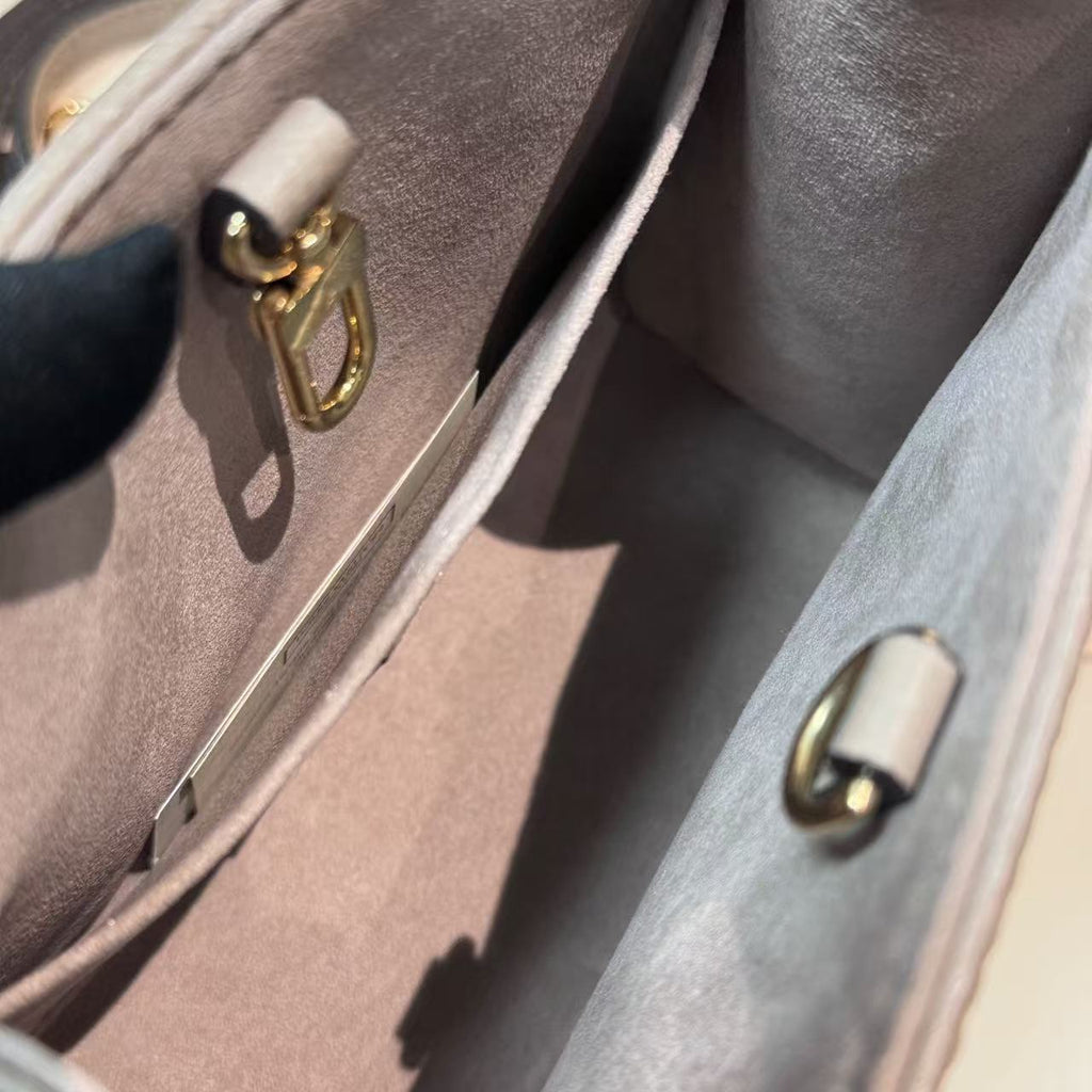 Lv Onthego bb