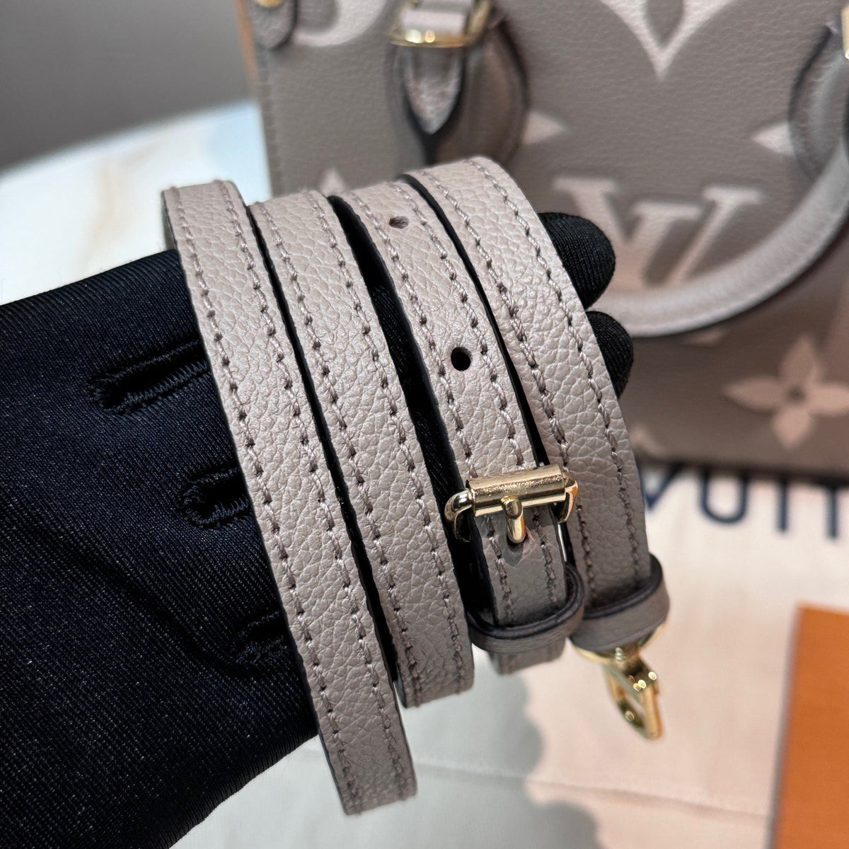Lv Onthego bb