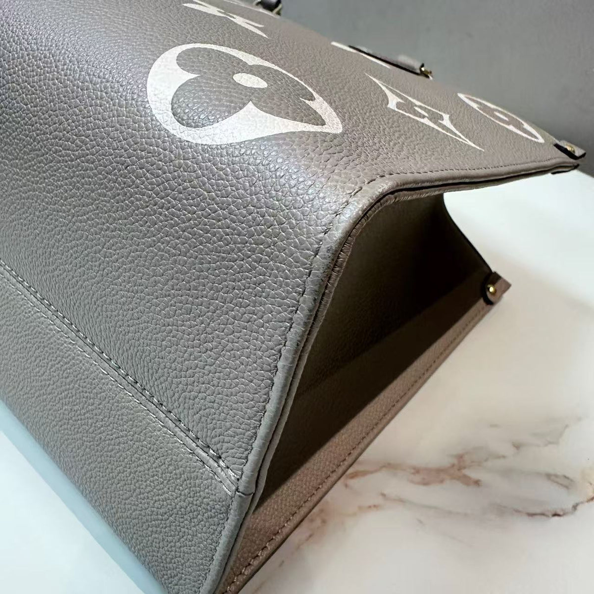 Louis Vuitton Onthego Pm
