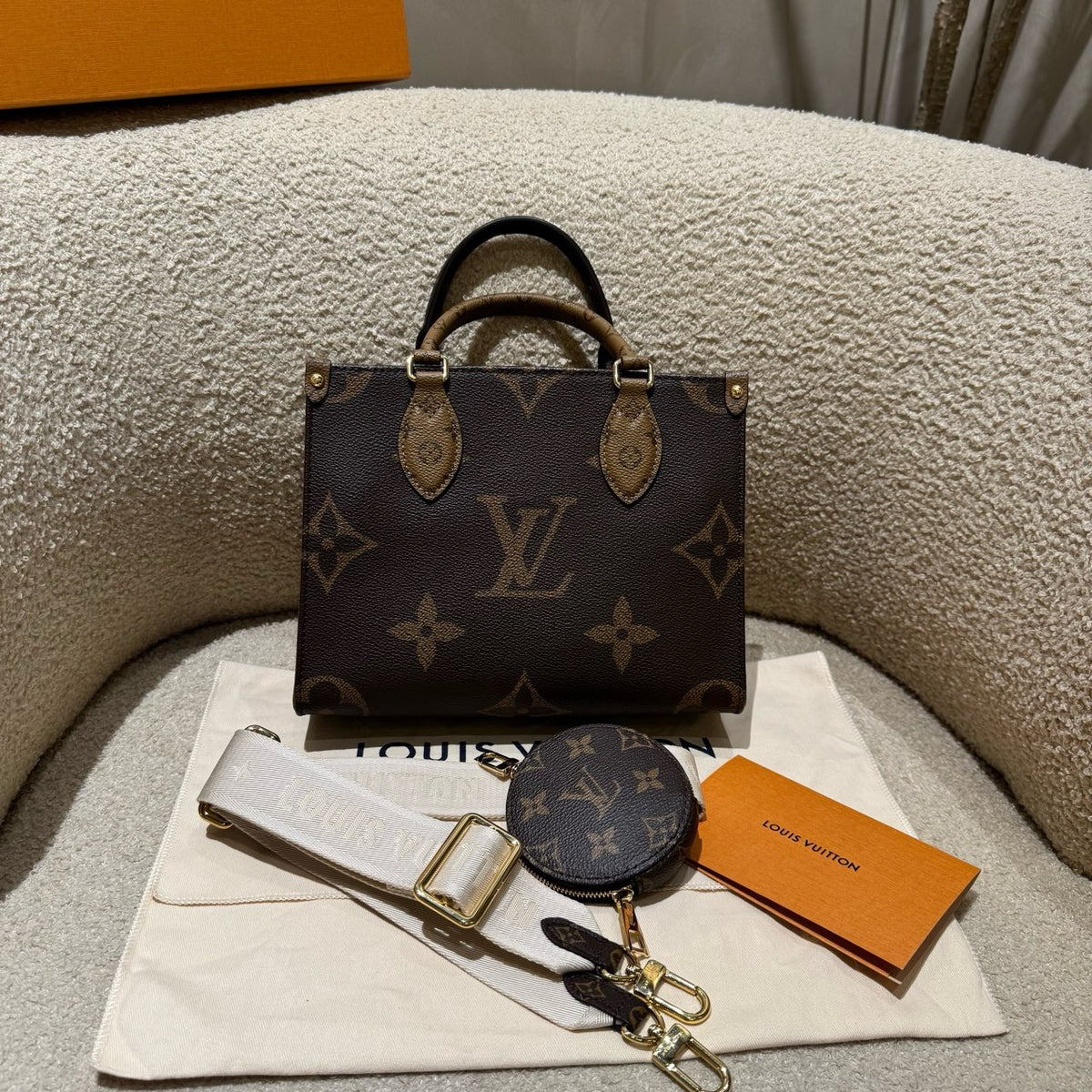 Louis Vuitton onthego Small portable shoulder bag