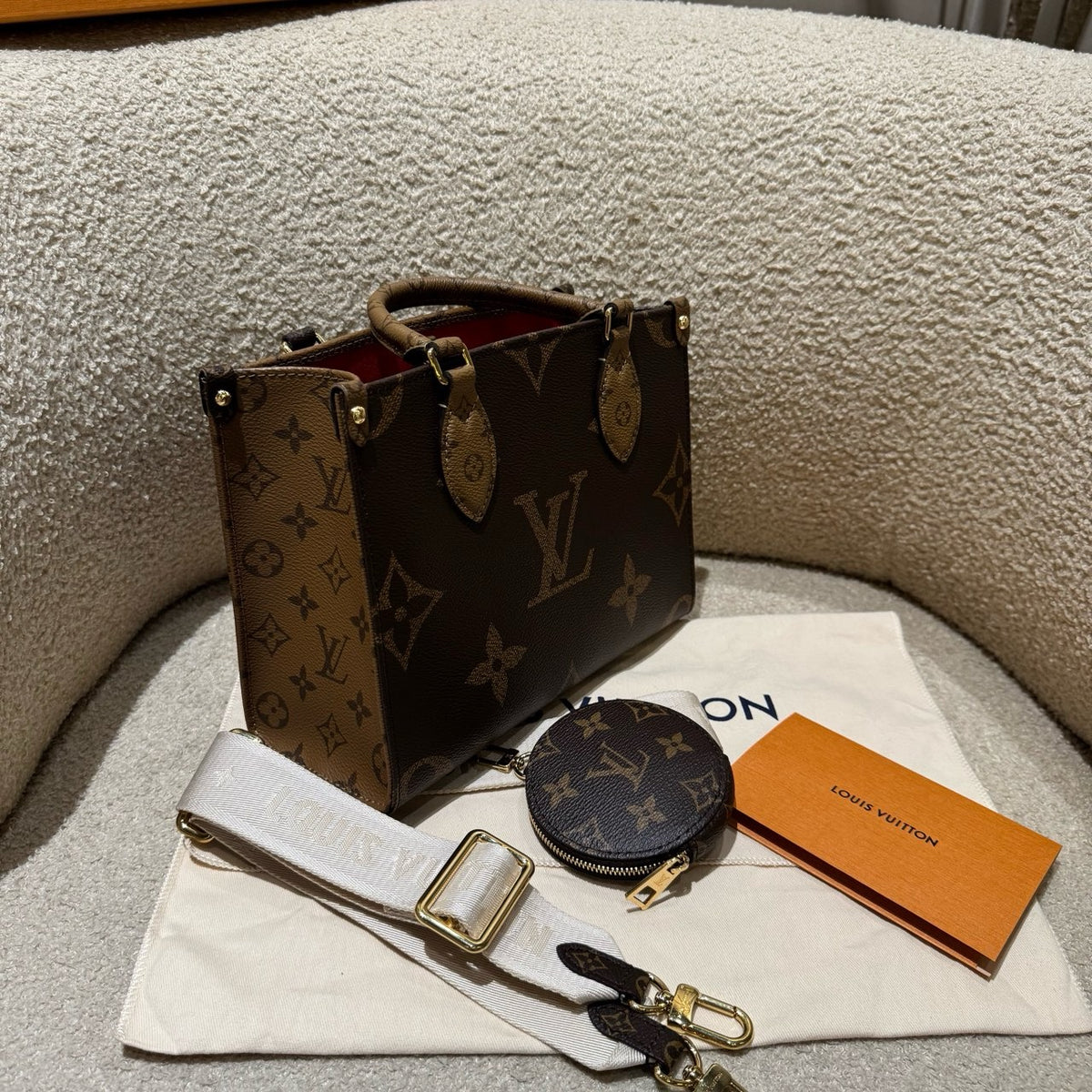 Louis Vuitton onthego Small portable shoulder bag