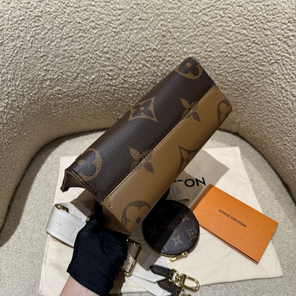Louis Vuitton onthego Small portable shoulder bag