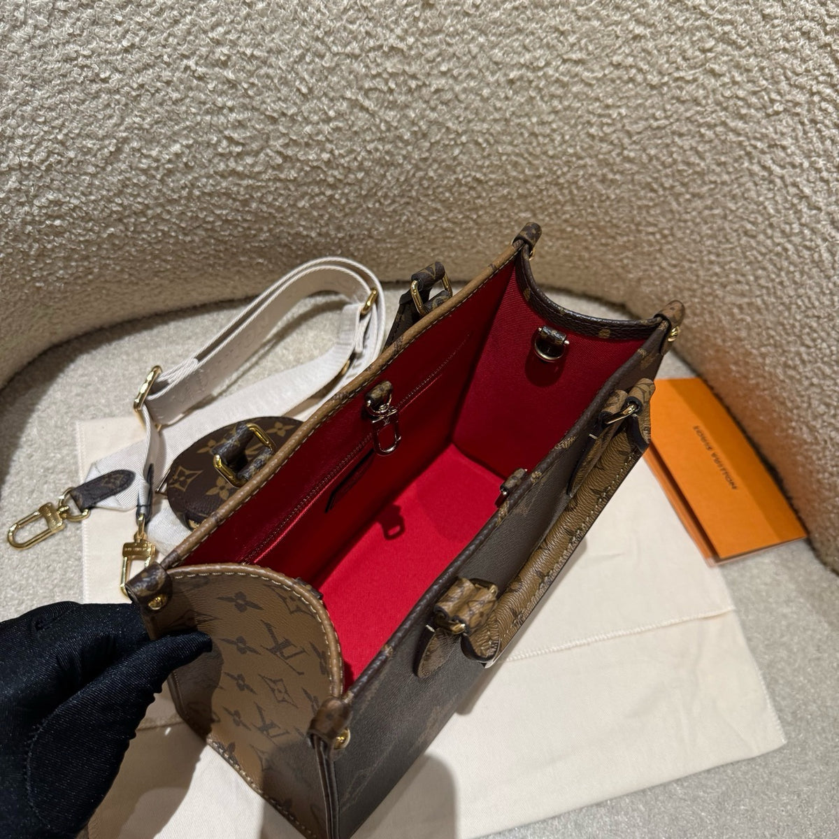Louis Vuitton onthego Small portable shoulder bag