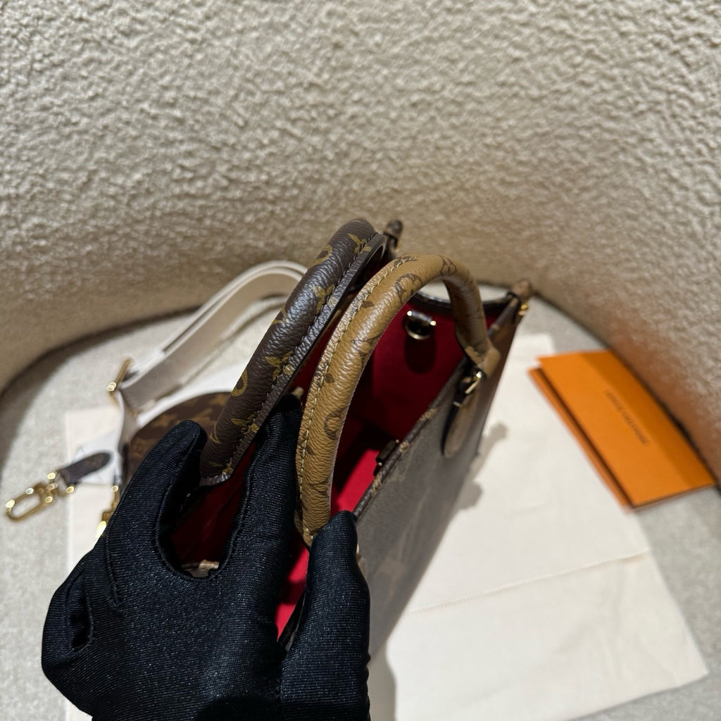 Louis Vuitton onthego Small portable shoulder bag