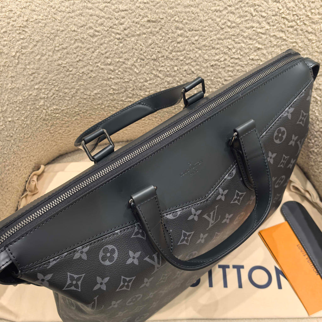 Louis Vuitton Exploer