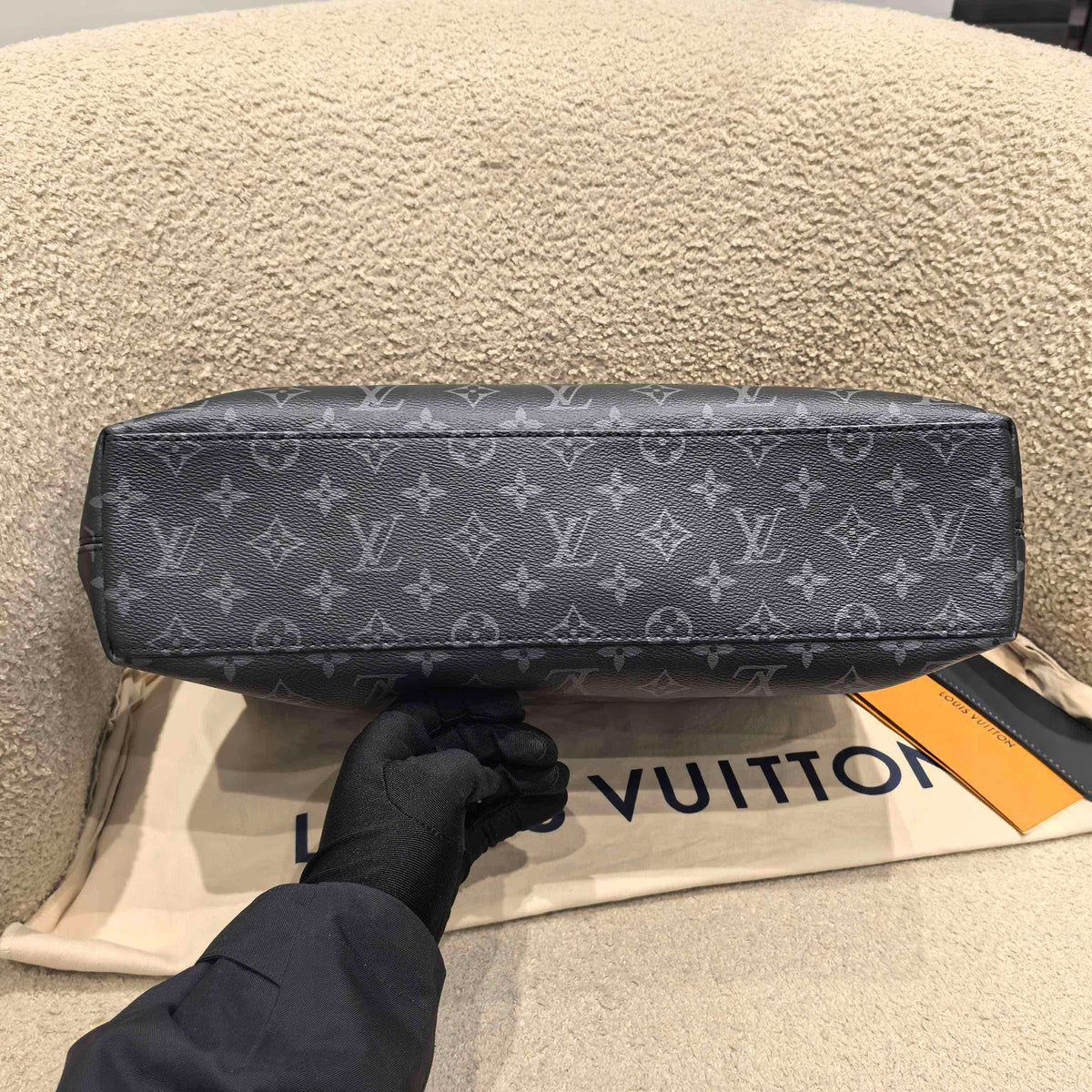 Louis Vuitton Exploer