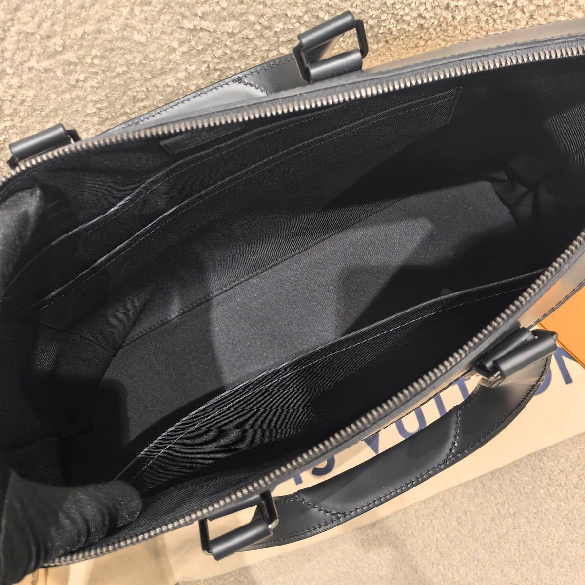 Louis Vuitton Exploer
