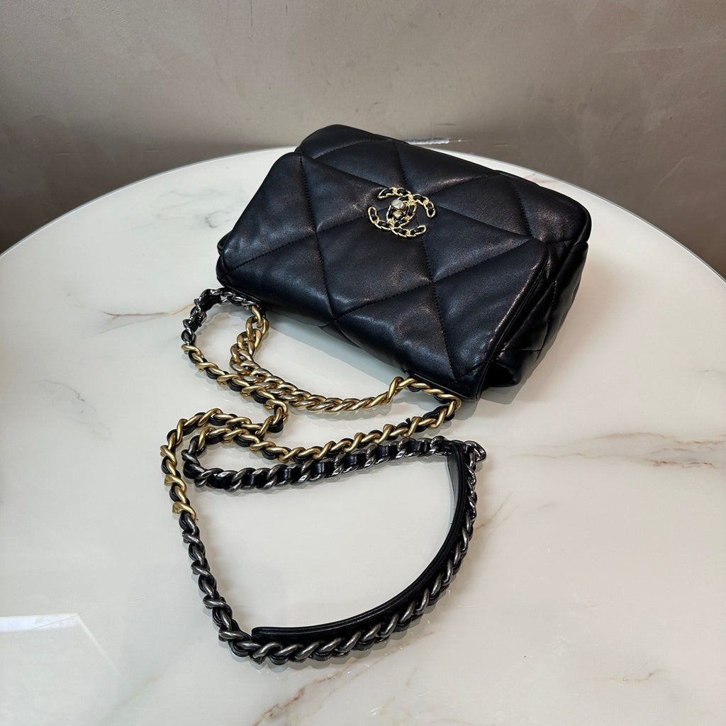 Chanel 19Bag Small Microchip version