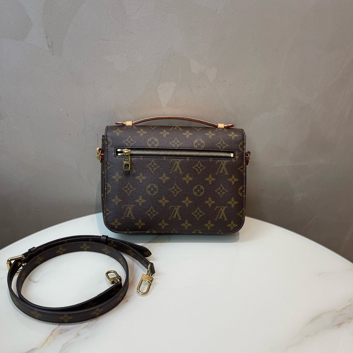 Louis Vuitton Pochette Metis